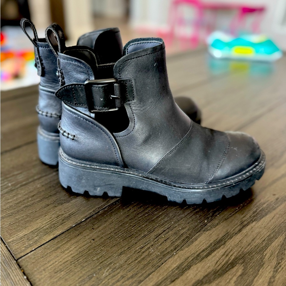 Ugg Stockton - Picture 7 of 12